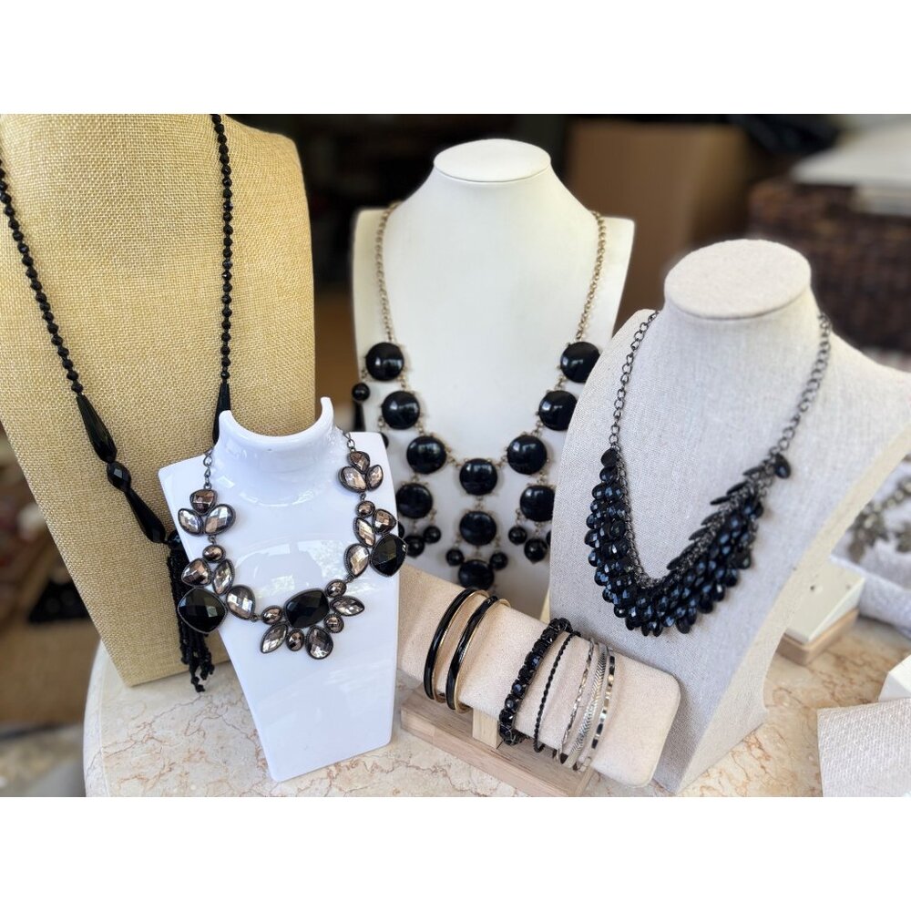 black toned jewelry Lot Of Fashion Jewelry Necklaces & Bracelets Black Gold Silv